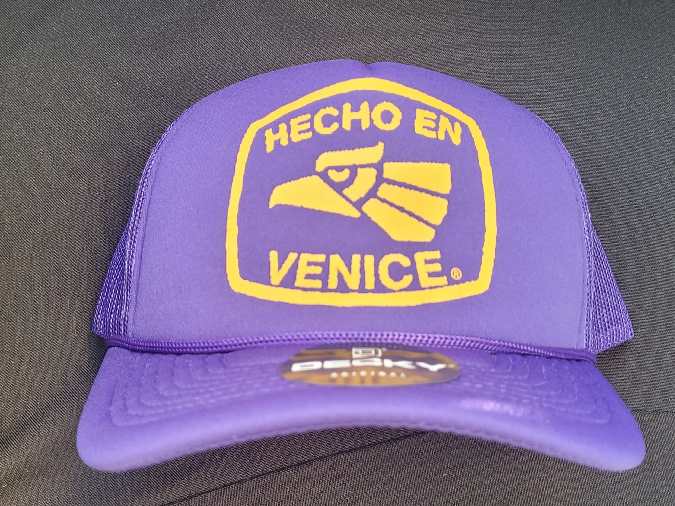 HECHO EN VENICE TRUCKER HAT
