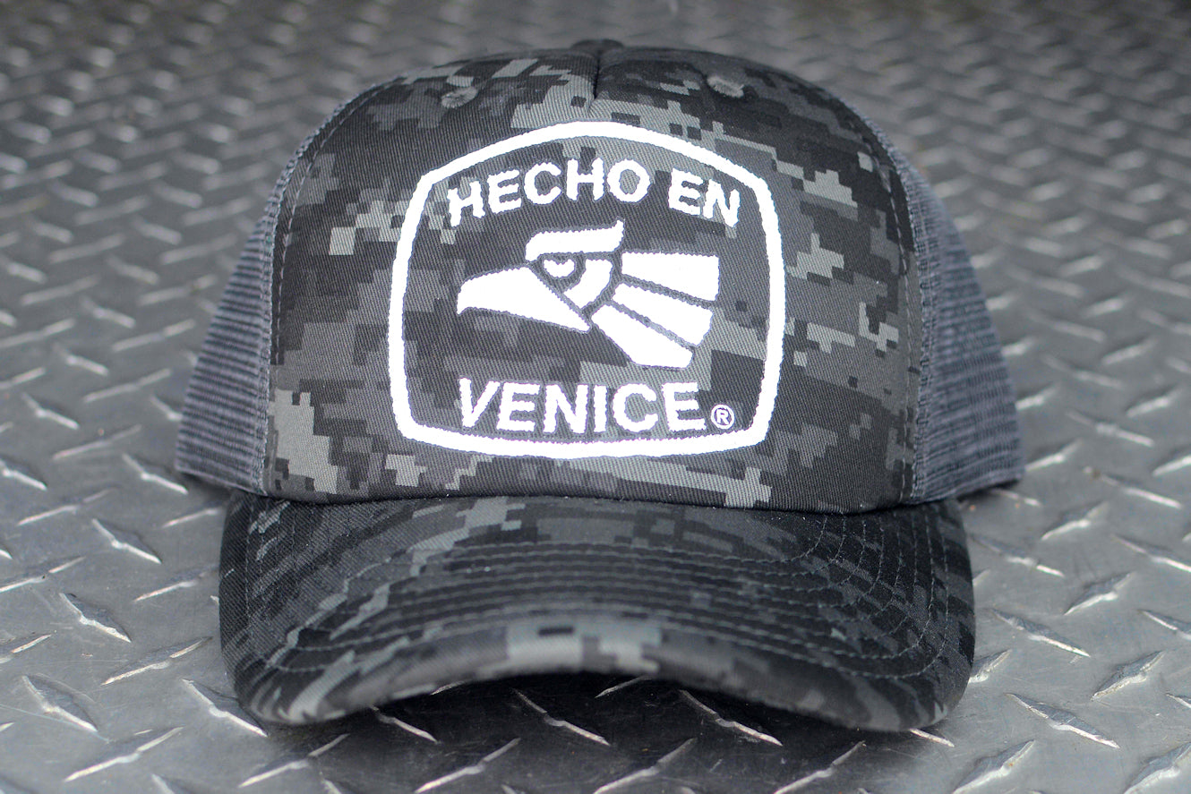 HECHO EN VENICE CAMO TRUCKER HAT