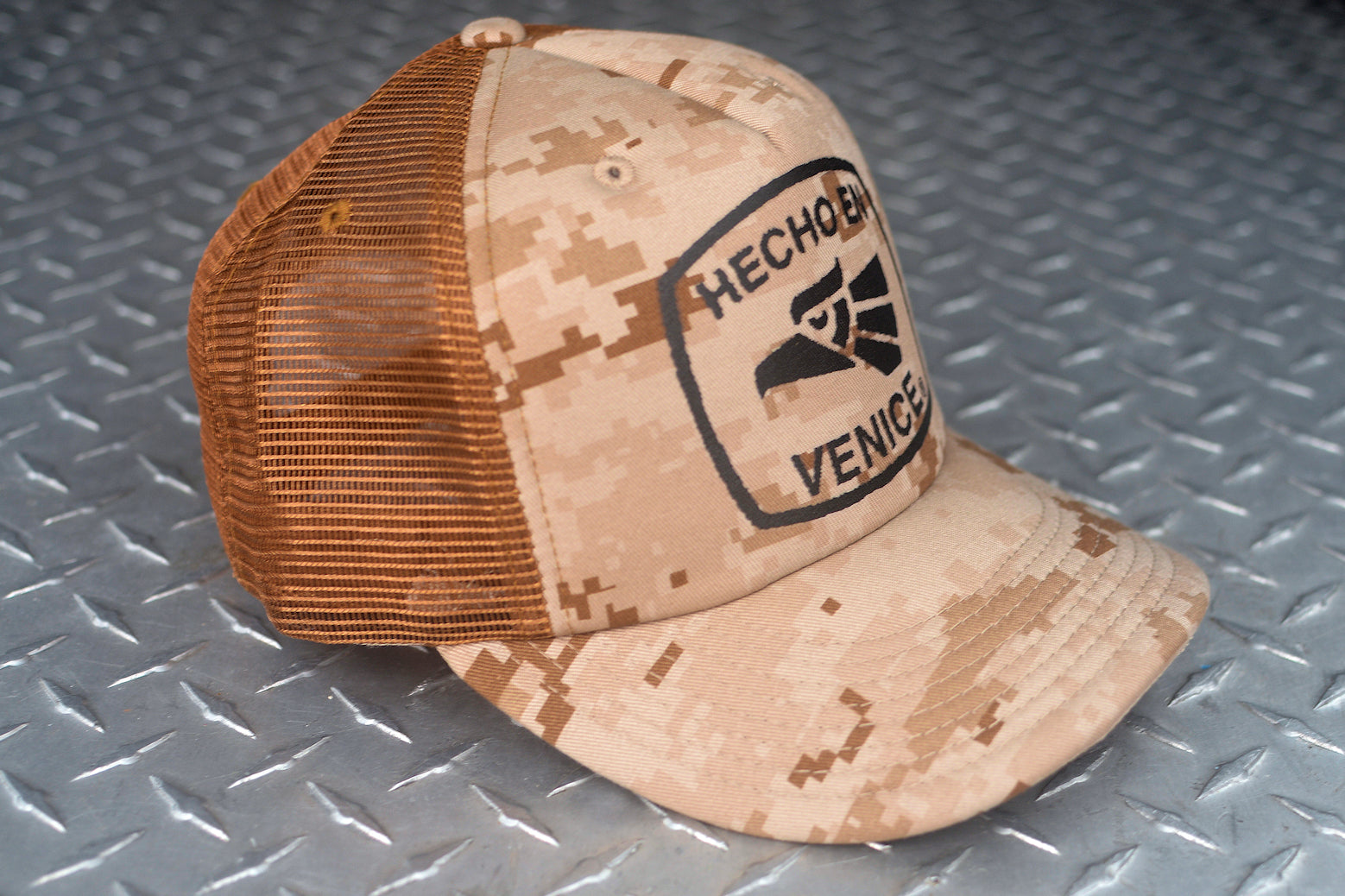 HECHO EN VENICE CAMO TRUCKER HAT