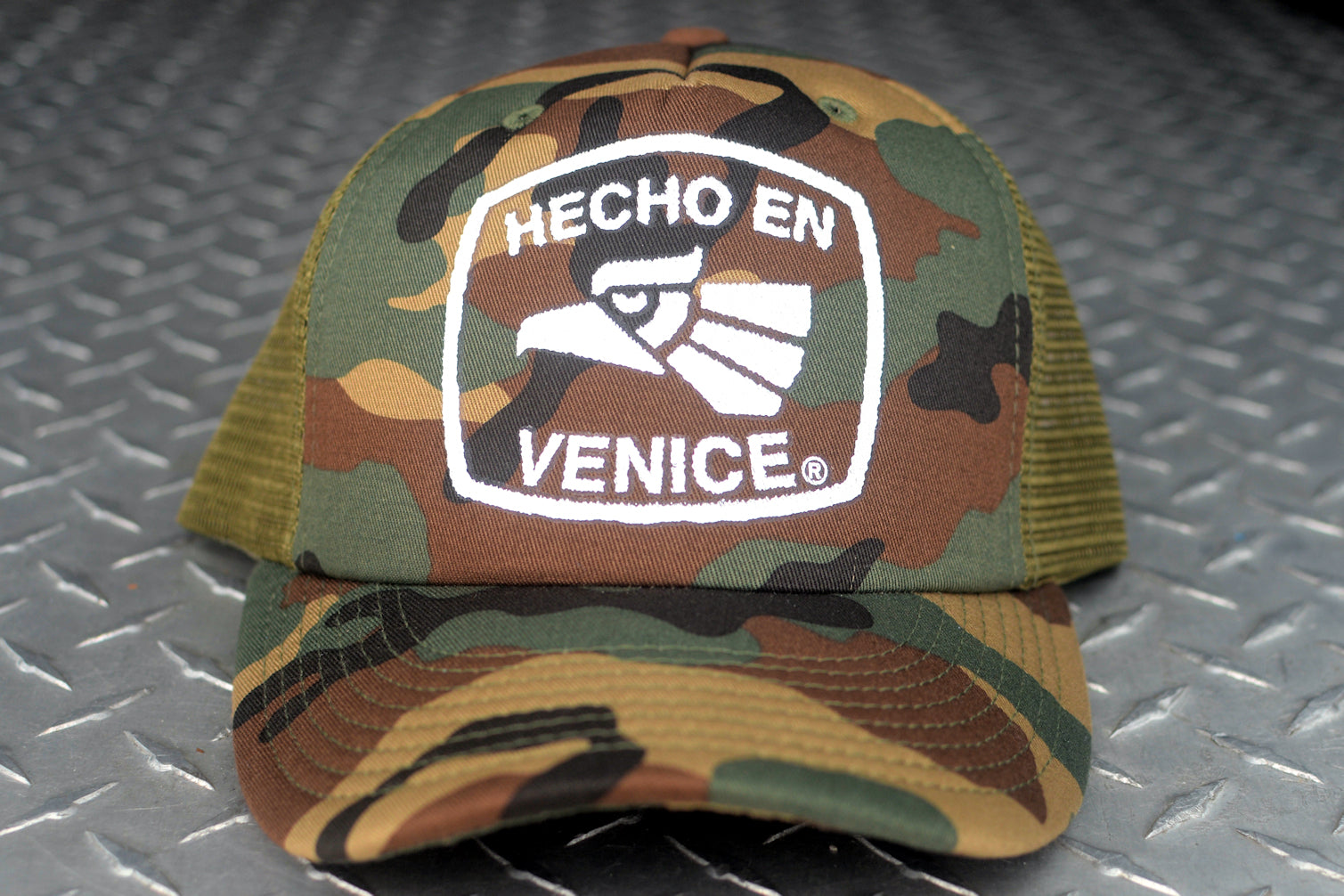 HECHO EN VENICE CAMO TRUCKER HAT