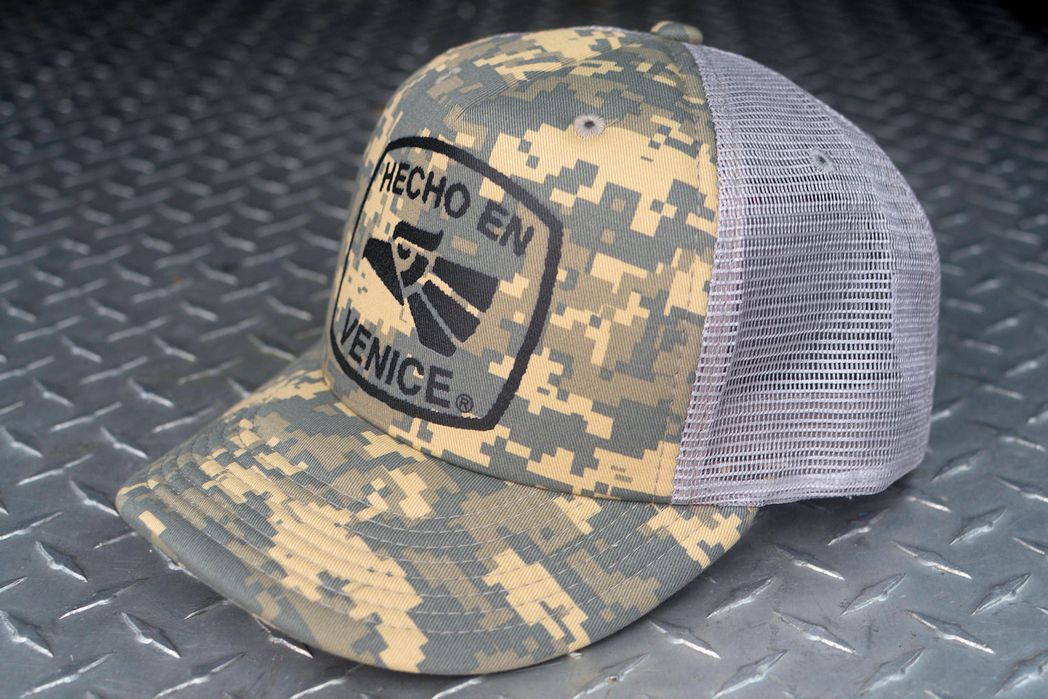 HECHO EN VENICE CAMO TRUCKER HAT